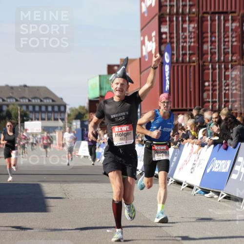 03.10.2025 - Köhlbrandbrückenlauf Jannik Wohlers http://msf.ph/oto/9100456 03.10.2025 12:57:02 Ziel 4042, 4068, 4086, 4115, 5846, 5898, 6016, 6417 meine-sportfotos.de