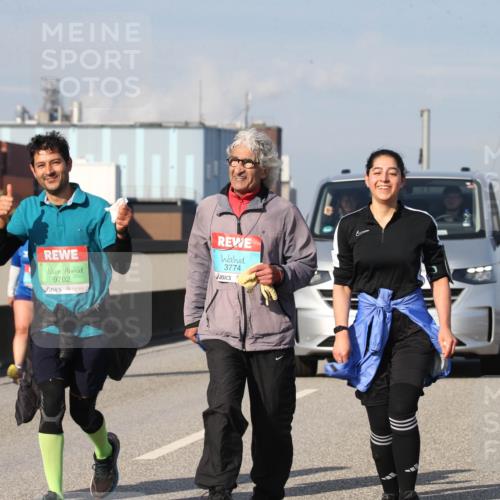 03.10.2025 - Köhlbrandbrückenlauf Jannik Wohlers http://msf.ph/oto/9100459 03.10.2025 10:29:19 Position 3 611, 9702, 3774 meine-sportfotos.de