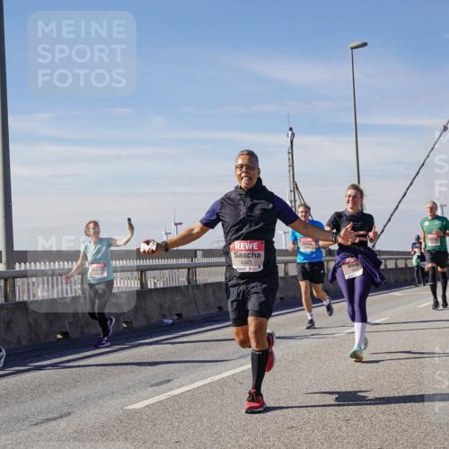 03.10.2025 - Köhlbrandbrückenlauf Michael Burmester http://msf.ph/oto/9100461 03.10.2025 12:46:10 Position 2 4343, 4730 meine-sportfotos.de
