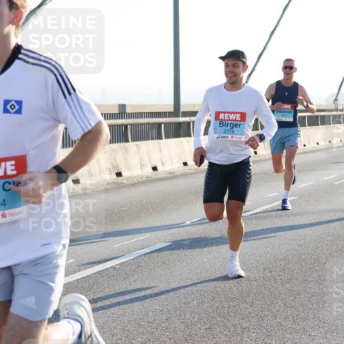 03.10.2025 - Köhlbrandbrückenlauf Strokosch-Dieckow http://msf.ph/oto/9100464 03.10.2025 09:18:50 Position 1 3154, 3, 2176, 1017 meine-sportfotos.de