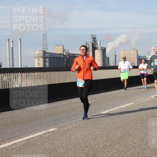 03.10.2025 - Köhlbrandbrückenlauf Lena Gebhardt http://msf.ph/oto/9100467 03.10.2025 10:11:06 Position 2 2211 meine-sportfotos.de