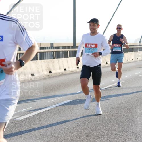 03.10.2025 - Köhlbrandbrückenlauf Strokosch-Dieckow http://msf.ph/oto/9100470 03.10.2025 09:18:50 Position 1 3154, 2176 meine-sportfotos.de