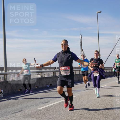 03.10.2025 - Köhlbrandbrückenlauf Michael Burmester http://msf.ph/oto/9100473 03.10.2025 12:46:10 Position 2 4343, 4822, 4730 meine-sportfotos.de