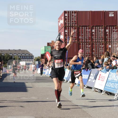 03.10.2025 - Köhlbrandbrückenlauf Jannik Wohlers http://msf.ph/oto/9100476 03.10.2025 12:57:02 Ziel 4042, 4068, 4086, 4115, 5846, 5898, 6016, 6417 meine-sportfotos.de