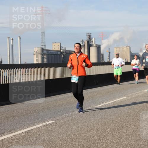 03.10.2025 - Köhlbrandbrückenlauf Lena Gebhardt http://msf.ph/oto/9100481 03.10.2025 10:11:06 Position 2 2211 meine-sportfotos.de