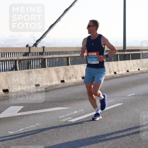 03.10.2025 - Köhlbrandbrückenlauf Strokosch-Dieckow http://msf.ph/oto/9100498 03.10.2025 09:18:51 Position 1 1017 meine-sportfotos.de