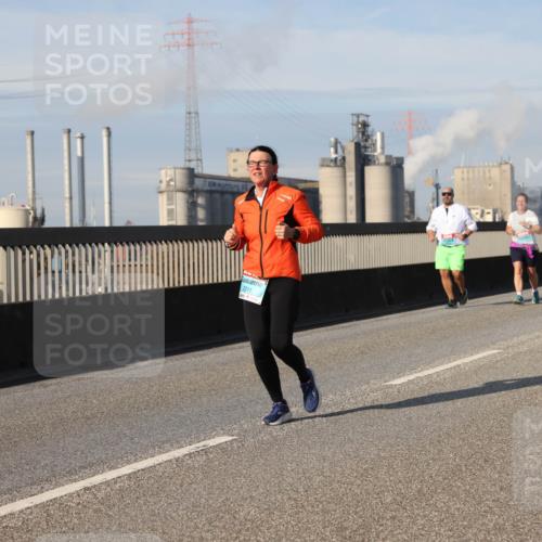 03.10.2025 - Köhlbrandbrückenlauf Lena Gebhardt http://msf.ph/oto/9100505 03.10.2025 10:11:07 Position 2 2211 meine-sportfotos.de