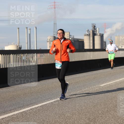 03.10.2025 - Köhlbrandbrückenlauf Lena Gebhardt http://msf.ph/oto/9100523 03.10.2025 10:11:07 Position 2 2211 meine-sportfotos.de