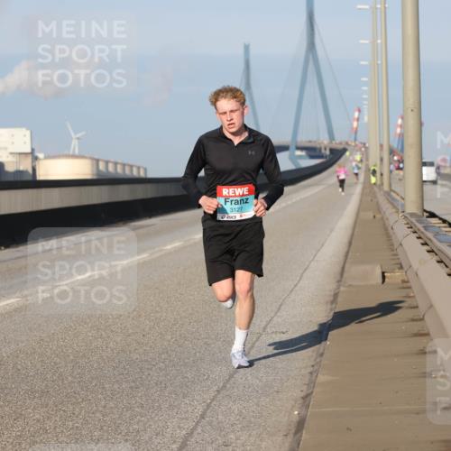 03.10.2025 - Köhlbrandbrückenlauf Lena Gebhardt http://msf.ph/oto/9100528 03.10.2025 09:36:00 Position 2 3127, 77 meine-sportfotos.de