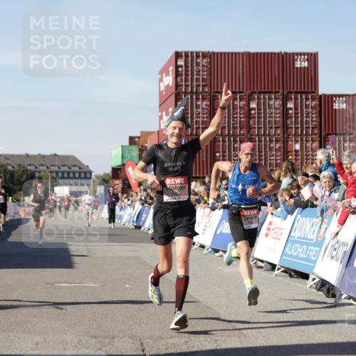 03.10.2025 - Köhlbrandbrückenlauf Jannik Wohlers http://msf.ph/oto/9100533 03.10.2025 12:57:03 Ziel 4042, 4068, 4080, 4086, 5846, 5898, 6016, 6417 meine-sportfotos.de
