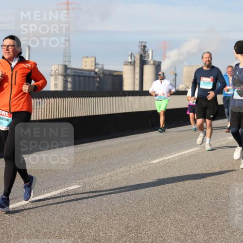 03.10.2025 - Köhlbrandbrückenlauf Lena Gebhardt http://msf.ph/oto/9100552 03.10.2025 10:11:07 Position 2 2211 meine-sportfotos.de