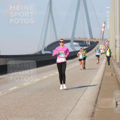 03.10.2025 - Köhlbrandbrückenlauf Lena Gebhardt http://msf.ph/oto/9100588 03.10.2025 09:36:18 Position 2  meine-sportfotos.de