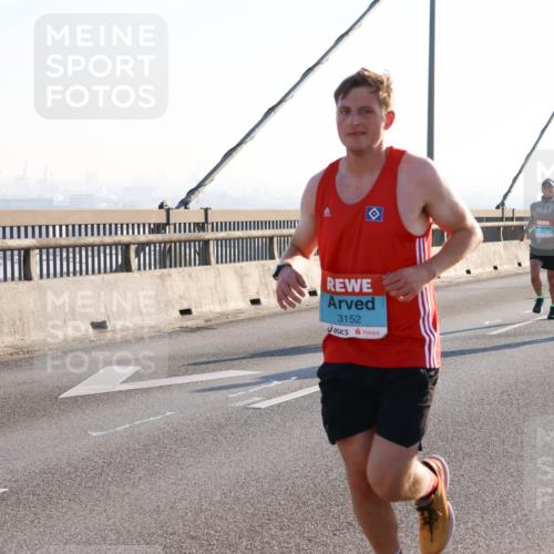 03.10.2025 - Köhlbrandbrückenlauf Strokosch-Dieckow http://msf.ph/oto/9100590 03.10.2025 09:19:23 Position 1 3152 meine-sportfotos.de