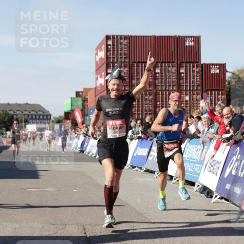 03.10.2025 - Köhlbrandbrückenlauf Jannik Wohlers http://msf.ph/oto/9100592 03.10.2025 12:57:03 Ziel 4042, 4068, 4080, 4086, 5846, 5898, 6016, 6417 meine-sportfotos.de