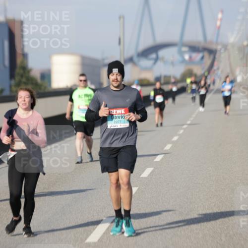 03.10.2025 - Köhlbrandbrückenlauf Jannik Wohlers http://msf.ph/oto/9100601 03.10.2025 10:21:07 Position 3 2277 meine-sportfotos.de