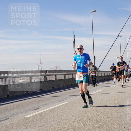 03.10.2025 - Köhlbrandbrückenlauf Michael Burmester http://msf.ph/oto/9100618 03.10.2025 12:46:15 Position 2 4597 meine-sportfotos.de