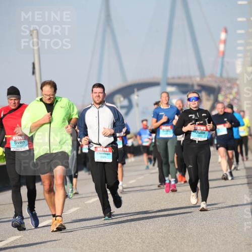 03.10.2025 - Köhlbrandbrückenlauf Jannik Wohlers http://msf.ph/oto/9100633 03.10.2025 10:02:51 Position 3 25, 697, 3030, 3529, 1971 meine-sportfotos.de
