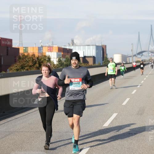 03.10.2025 - Köhlbrandbrückenlauf Jannik Wohlers http://msf.ph/oto/9100634 03.10.2025 10:21:11 Position 3 2277 meine-sportfotos.de