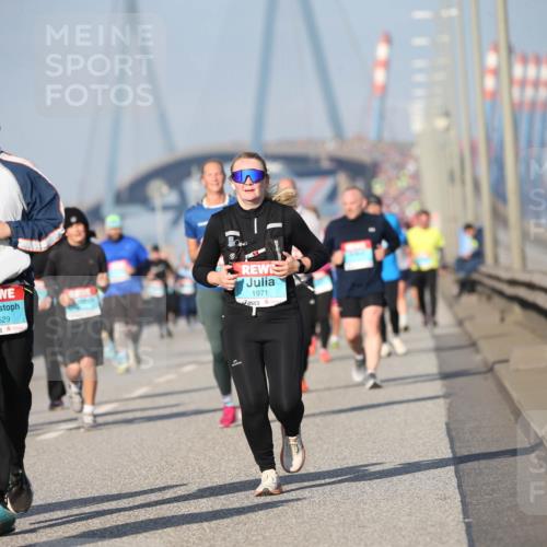 03.10.2025 - Köhlbrandbrückenlauf Jannik Wohlers http://msf.ph/oto/9100642 03.10.2025 10:02:54 Position 3 3529, 40, 1971, 1, 18 meine-sportfotos.de