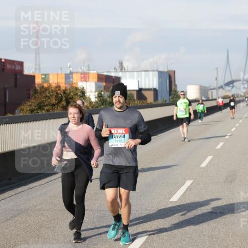 03.10.2025 - Köhlbrandbrückenlauf Jannik Wohlers http://msf.ph/oto/9100651 03.10.2025 10:21:11 Position 3 2277 meine-sportfotos.de