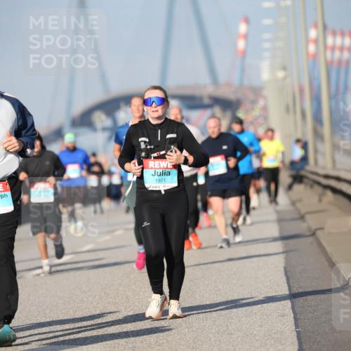03.10.2025 - Köhlbrandbrückenlauf Jannik Wohlers http://msf.ph/oto/9100654 03.10.2025 10:02:55 Position 3 3529, 1971 meine-sportfotos.de