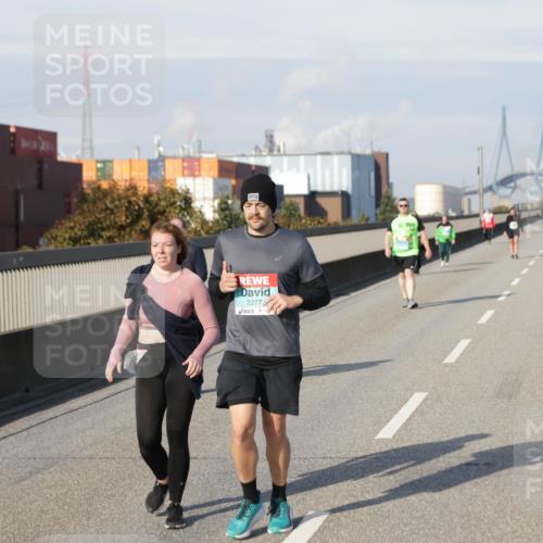 03.10.2025 - Köhlbrandbrückenlauf Jannik Wohlers http://msf.ph/oto/9100655 03.10.2025 10:21:11 Position 3 2277 meine-sportfotos.de