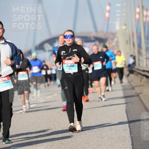 03.10.2025 - Köhlbrandbrückenlauf Jannik Wohlers http://msf.ph/oto/9100662 03.10.2025 10:02:55 Position 3 3529, 1971, 1, 18 meine-sportfotos.de