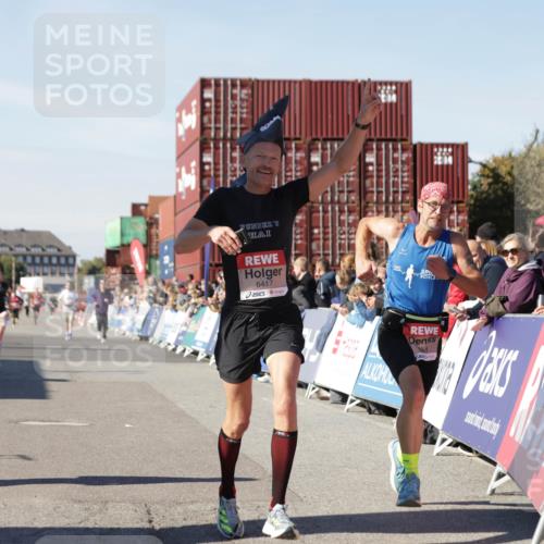 03.10.2025 - Köhlbrandbrückenlauf Jannik Wohlers http://msf.ph/oto/9100665 03.10.2025 12:57:03 Ziel 4042, 4068, 4080, 4086, 5846, 5898, 6016, 6417 meine-sportfotos.de