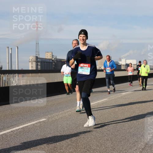 03.10.2025 - Köhlbrandbrückenlauf Lena Gebhardt http://msf.ph/oto/9100670 03.10.2025 10:11:09 Position 2 2596 meine-sportfotos.de