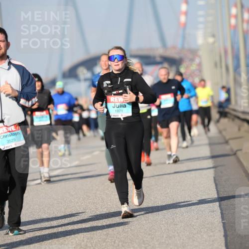 03.10.2025 - Köhlbrandbrückenlauf Jannik Wohlers http://msf.ph/oto/9100672 03.10.2025 10:02:55 Position 3 3529, 1971 meine-sportfotos.de