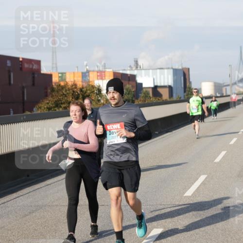 03.10.2025 - Köhlbrandbrückenlauf Jannik Wohlers http://msf.ph/oto/9100673 03.10.2025 10:21:11 Position 3 2277 meine-sportfotos.de
