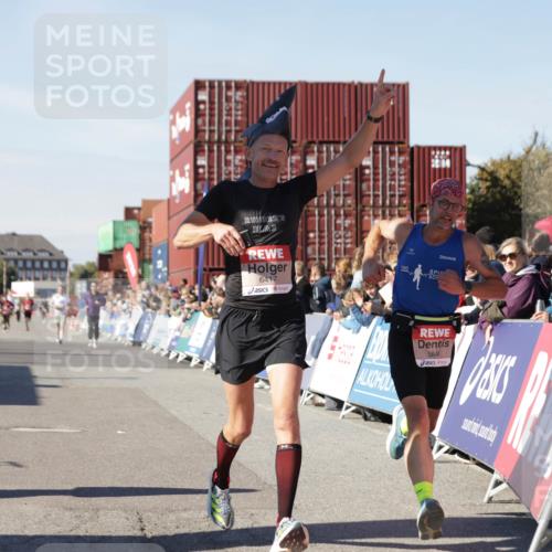 03.10.2025 - Köhlbrandbrückenlauf Jannik Wohlers http://msf.ph/oto/9100674 03.10.2025 12:57:04 Ziel 4042, 4068, 4080, 4086, 5846, 5898, 6016, 6417 meine-sportfotos.de