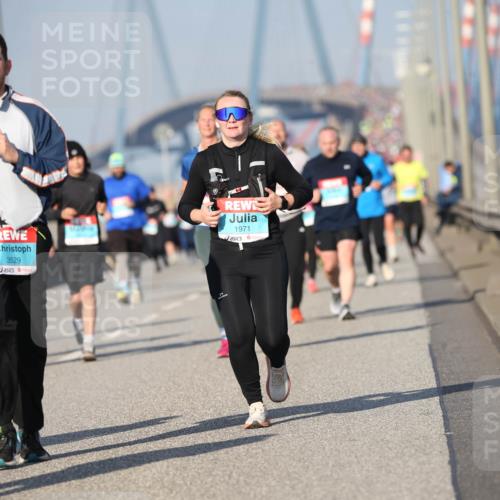 03.10.2025 - Köhlbrandbrückenlauf Jannik Wohlers http://msf.ph/oto/9100675 03.10.2025 10:02:55 Position 3 3529, 1971 meine-sportfotos.de