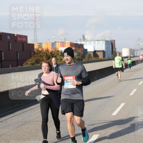 03.10.2025 - Köhlbrandbrückenlauf Jannik Wohlers http://msf.ph/oto/9100679 03.10.2025 10:21:12 Position 3 2277 meine-sportfotos.de
