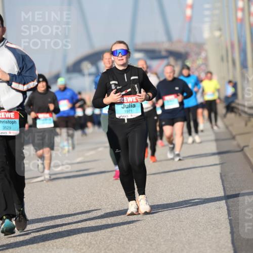 03.10.2025 - Köhlbrandbrückenlauf Jannik Wohlers http://msf.ph/oto/9100681 03.10.2025 10:02:55 Position 3 3529, 1971 meine-sportfotos.de