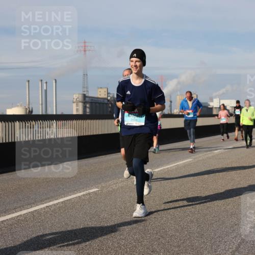 03.10.2025 - Köhlbrandbrückenlauf Lena Gebhardt http://msf.ph/oto/9100683 03.10.2025 10:11:09 Position 2 2596 meine-sportfotos.de