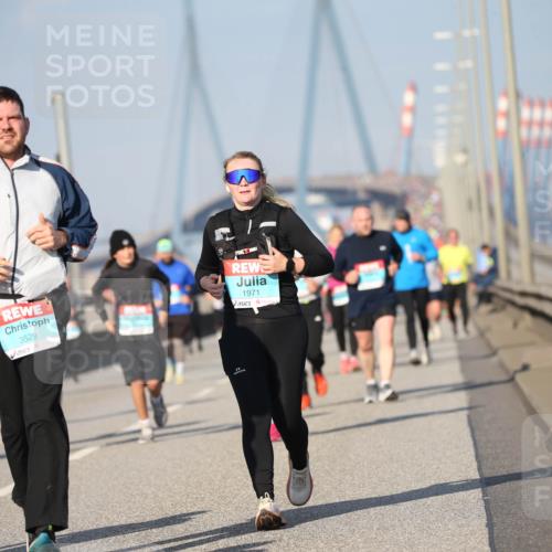 03.10.2025 - Köhlbrandbrückenlauf Jannik Wohlers http://msf.ph/oto/9100686 03.10.2025 10:02:56 Position 3 3529, 1971 meine-sportfotos.de