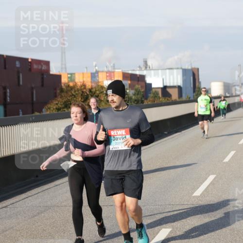 03.10.2025 - Köhlbrandbrückenlauf Jannik Wohlers http://msf.ph/oto/9100687 03.10.2025 10:21:12 Position 3 2277 meine-sportfotos.de