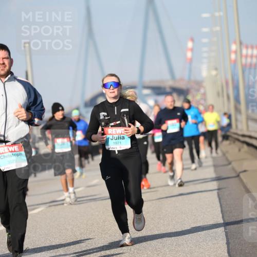 03.10.2025 - Köhlbrandbrückenlauf Jannik Wohlers http://msf.ph/oto/9100692 03.10.2025 10:02:56 Position 3 3529, 1971 meine-sportfotos.de
