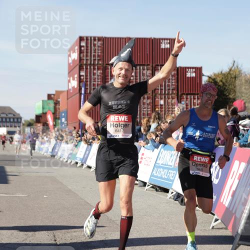03.10.2025 - Köhlbrandbrückenlauf Jannik Wohlers http://msf.ph/oto/9100697 03.10.2025 12:57:04 Ziel 4042, 4068, 4080, 4086, 5846, 5898, 6016, 6417 meine-sportfotos.de