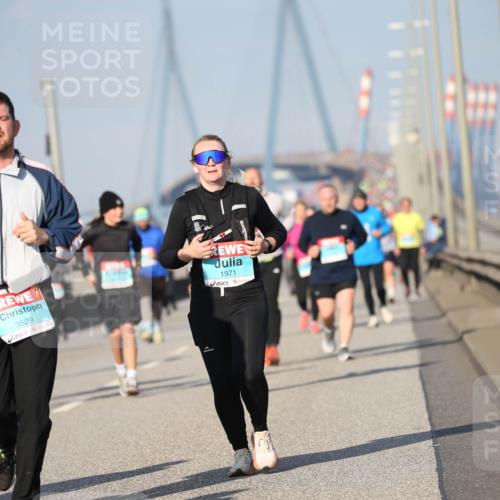 03.10.2025 - Köhlbrandbrückenlauf Jannik Wohlers http://msf.ph/oto/9100699 03.10.2025 10:02:56 Position 3 3529, 1971 meine-sportfotos.de