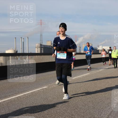 03.10.2025 - Köhlbrandbrückenlauf Lena Gebhardt http://msf.ph/oto/9100706 03.10.2025 10:11:09 Position 2 2596 meine-sportfotos.de