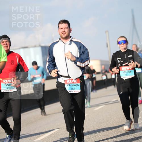 03.10.2025 - Köhlbrandbrückenlauf Jannik Wohlers http://msf.ph/oto/9100722 03.10.2025 10:02:58 Position 3 47, 3030, 3529, 1971 meine-sportfotos.de