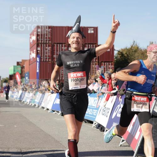 03.10.2025 - Köhlbrandbrückenlauf Jannik Wohlers http://msf.ph/oto/9100734 03.10.2025 12:57:04 Ziel 4042, 4068, 4080, 4086, 5846, 5898, 6016, 6417 meine-sportfotos.de