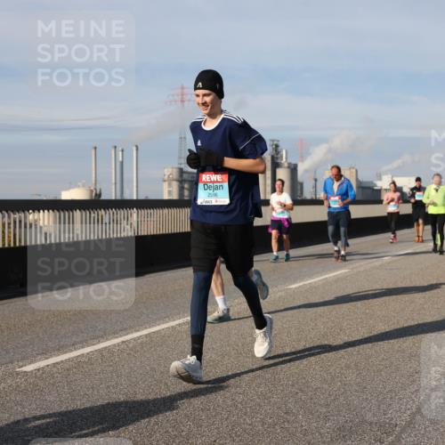 03.10.2025 - Köhlbrandbrückenlauf Lena Gebhardt http://msf.ph/oto/9100736 03.10.2025 10:11:09 Position 2 2596 meine-sportfotos.de