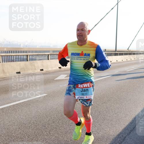 03.10.2025 - Köhlbrandbrückenlauf Strokosch-Dieckow http://msf.ph/oto/9100745 03.10.2025 09:19:47 Position 1 2, 4, 112, 26, 2, 3610 meine-sportfotos.de