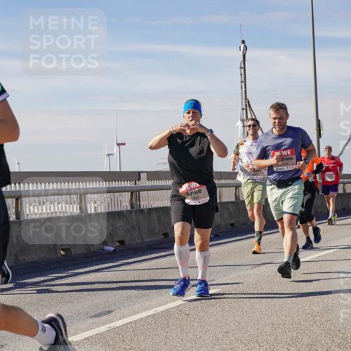 03.10.2025 - Köhlbrandbrückenlauf Michael Burmester http://msf.ph/oto/9100751 03.10.2025 12:46:20 Position 2 5061, 5965, 4901 meine-sportfotos.de