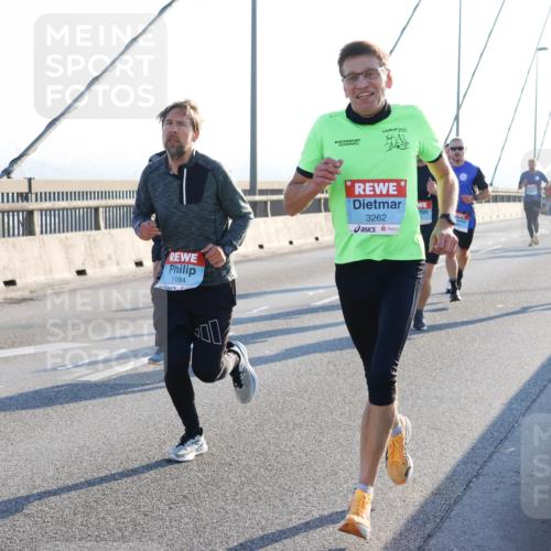 03.10.2025 - Köhlbrandbrückenlauf Strokosch-Dieckow http://msf.ph/oto/9100752 03.10.2025 09:19:54 Position 1 1184, 3262 meine-sportfotos.de