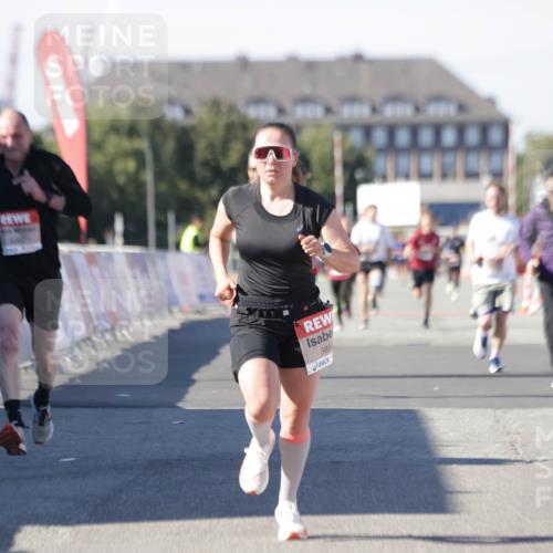03.10.2025 - Köhlbrandbrückenlauf Jannik Wohlers http://msf.ph/oto/9100754 03.10.2025 12:57:06 Ziel 4042, 4068, 4080, 4086, 5846, 5898, 6016, 6417, 6629, 6819 meine-sportfotos.de