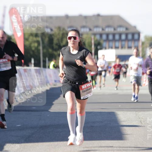 03.10.2025 - Köhlbrandbrückenlauf Jannik Wohlers http://msf.ph/oto/9100763 03.10.2025 12:57:06 Ziel 4042, 4068, 4080, 4086, 5846, 5898, 6016, 6417, 6629, 6819 meine-sportfotos.de